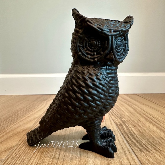 9" Black Owl Plastic Halloween Decor - Hyde & EEK! - Picture 4 of 10